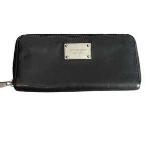 Michael Kors black zippered wallet